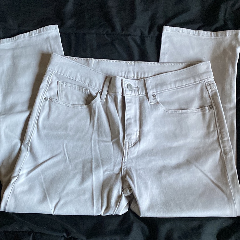 women’s levi off-white capris - Picture 2 of 5
